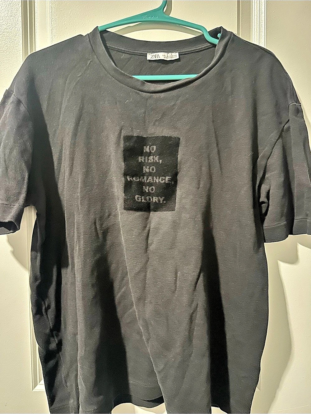 Zara Graphic Short Sleeve Tee in Black Size Large